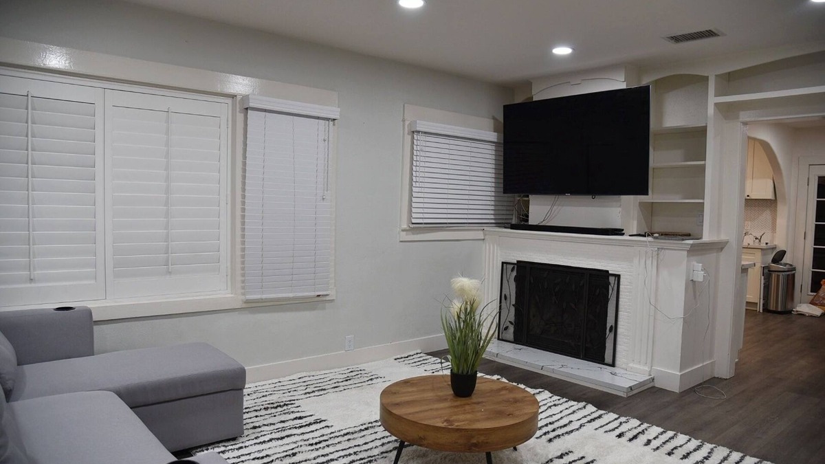 Riverside House | Modern & Cozy Family Home in Wood Streets of Riverside