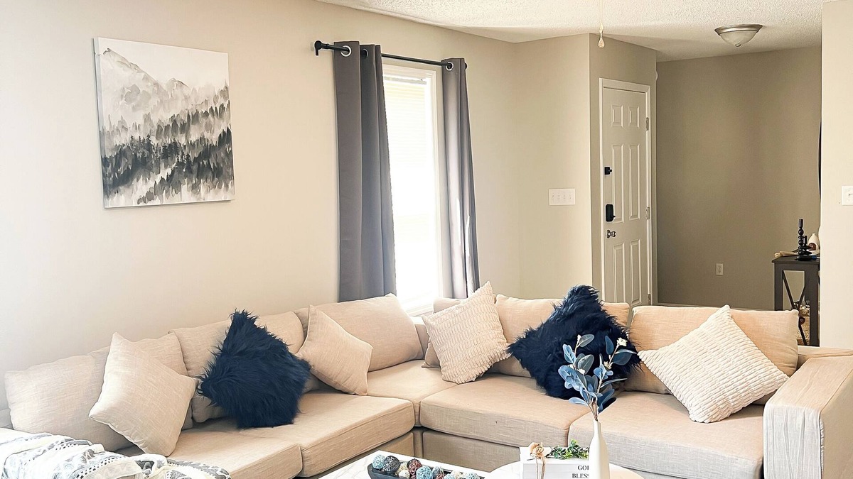 Houston County House | Modern & Cozy Home with Game Room & King Bed! All Bedroom Have Smart TVs