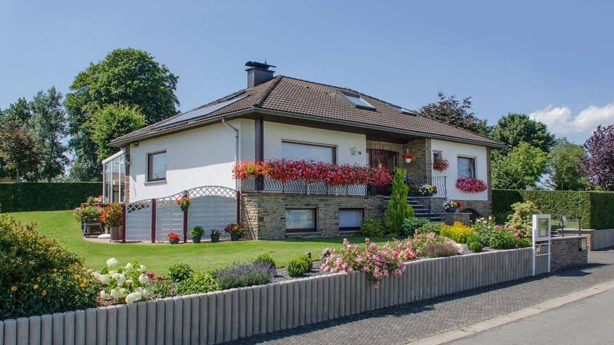 Buetgenbach Apartment | Modern, cozy non-smoking apartment in Bütgenbach with a view of the lake