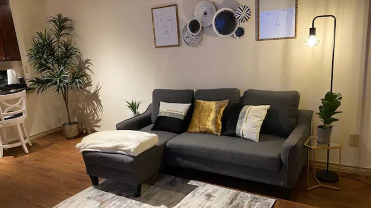 Voth Apartment | Modern, Cozy & Quiet