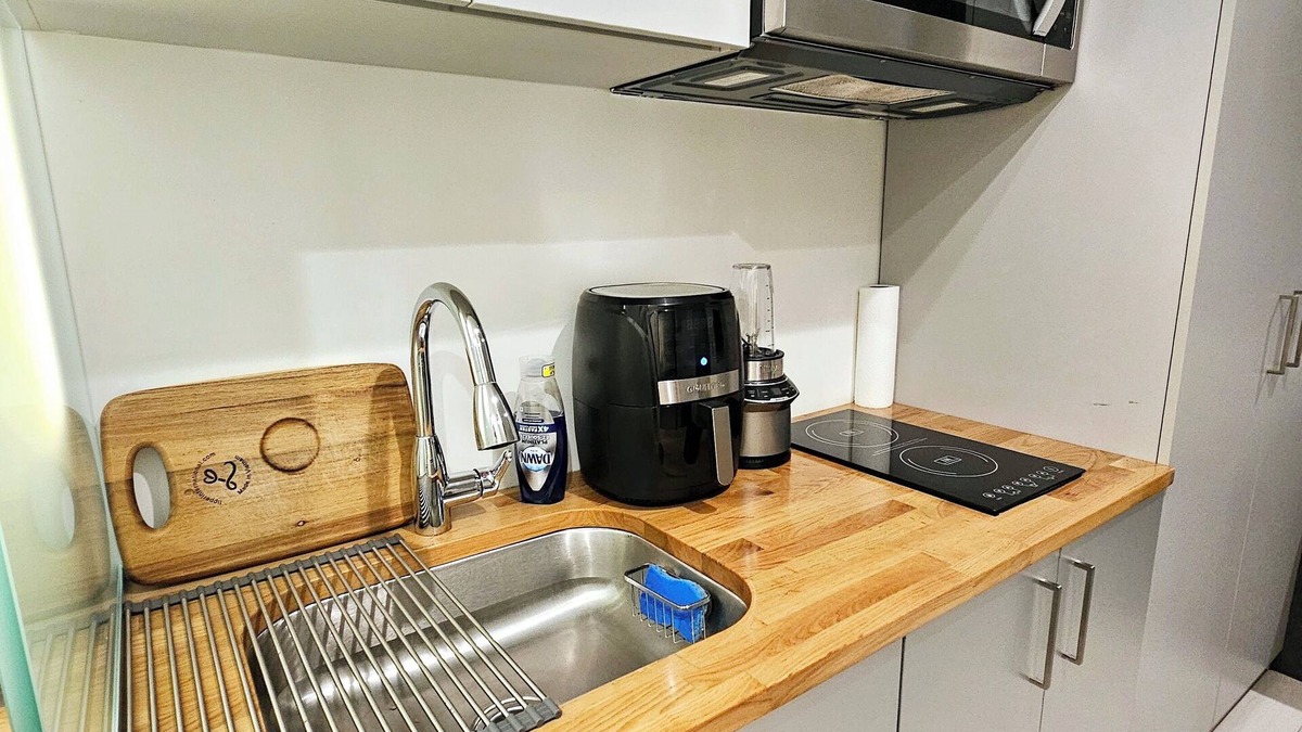 McGinley Square Apartment | Modern Cozy Rest In Jersey City