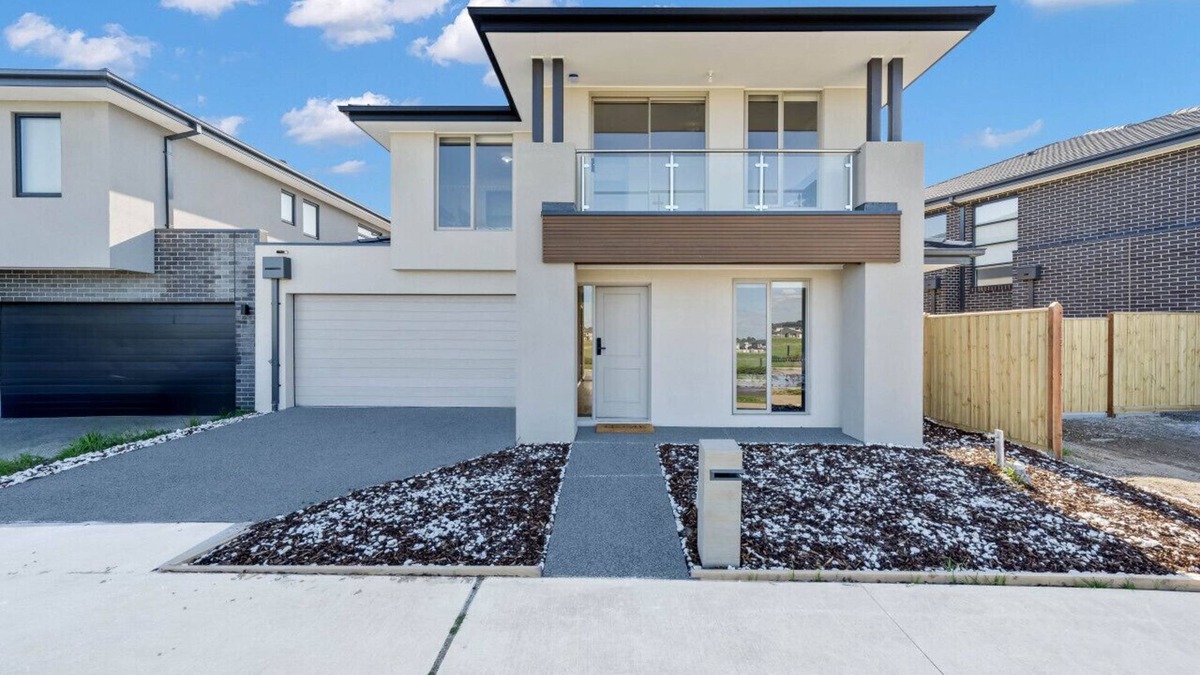 Berwick House | Modern Cozy Retreat, Park, Mall!