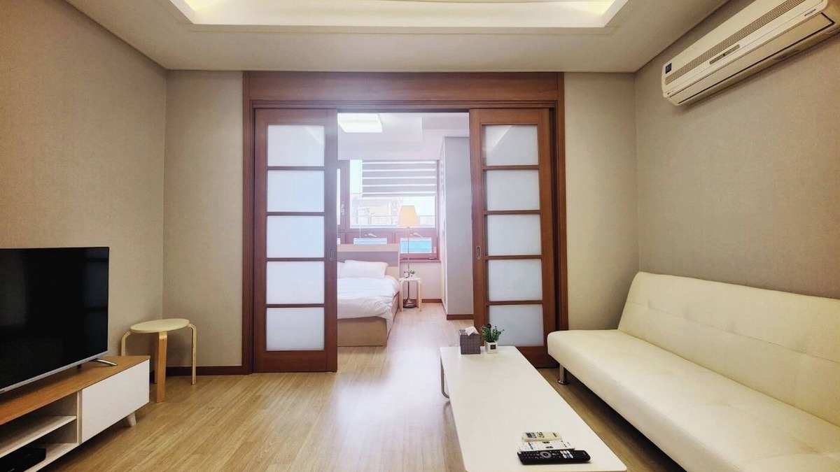 Yeoksam Apartment | "Modern&Cozy Room in the Heart of Gangnam- Perfect for Business&Travel!"