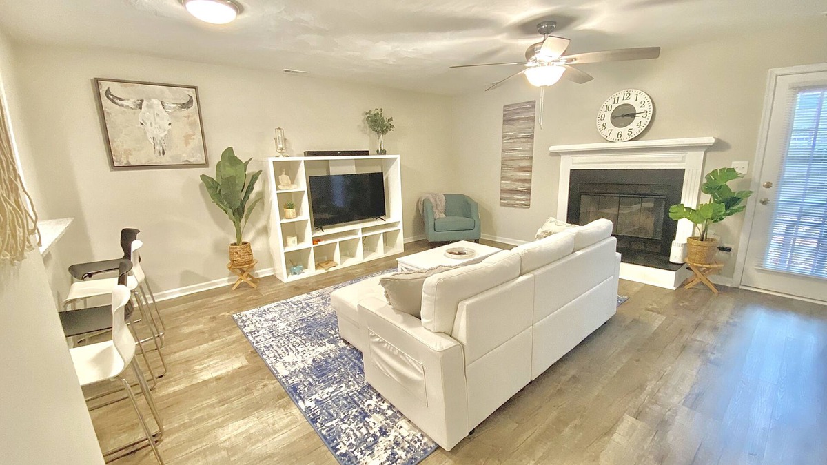 Northwest House | Modern, cozy, Townhouse Centrally Located!