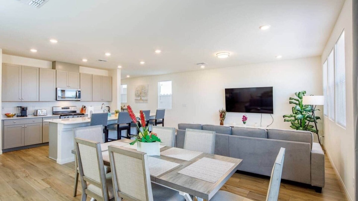 Arden House | Modern Cozy Vegas Home-5bd 3ba