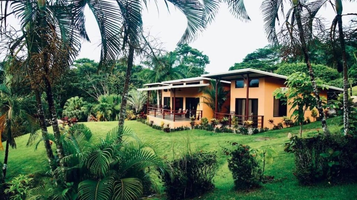 Quebrada La Gamba Villa | Modern villa with stunning jungle views