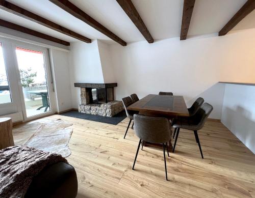 Champfer Apartment | Modern crossing apartment facing Piz Rosatsch
