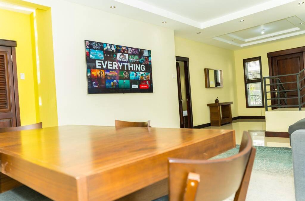 Barbican Apartment | Modern-Day Luxury Penthouse, 2 Bedrooms with a Pool & Gym