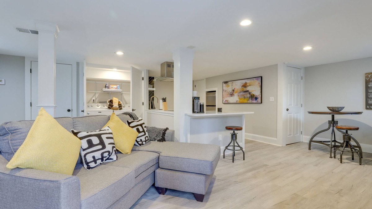 Belvedere Park Apartment | Modern Decatur Getaway ~ 8 Mi to Downtown Atlanta!