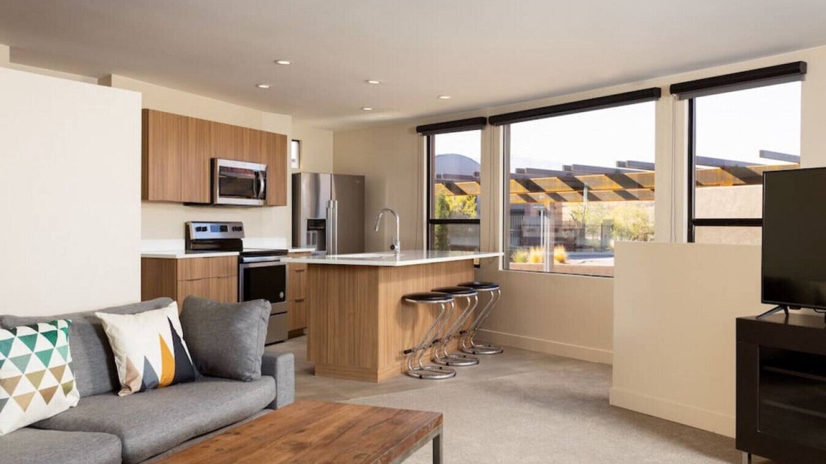 Ivins Condo | Modern Desert Dwelling W/Garage