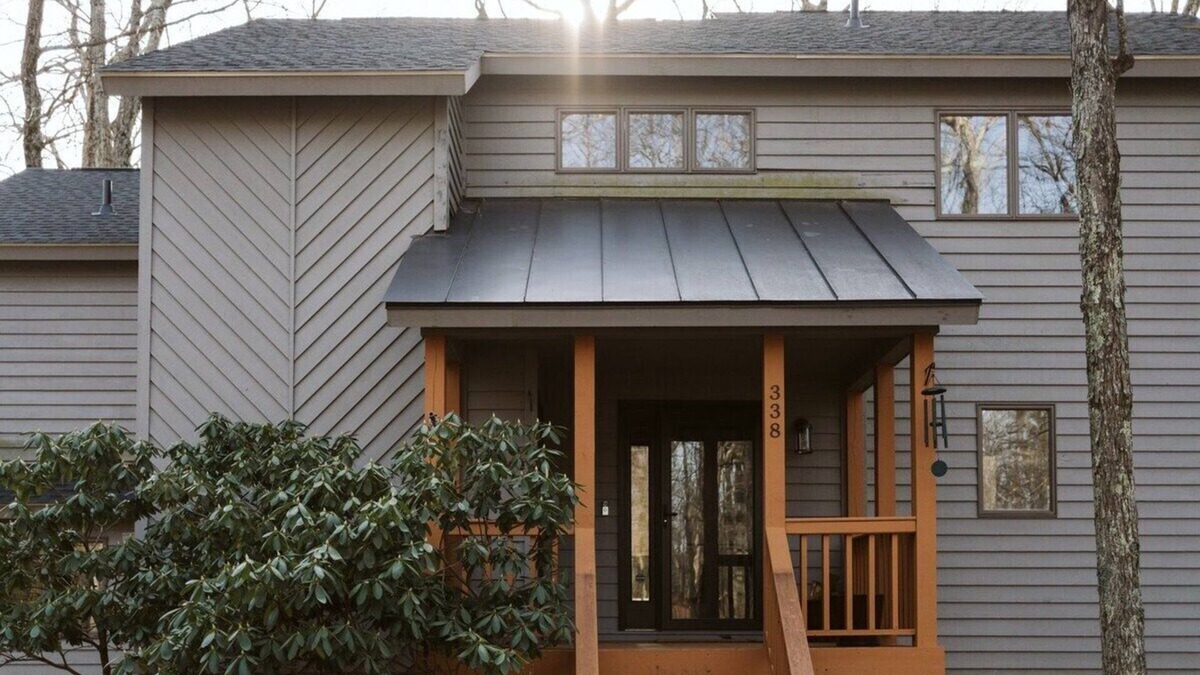 Nellysford Cabin | Modern Design | Golf Course View | Arcade | Hiking