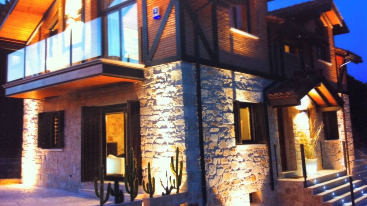 Pradena Ski Chalet | Modern design country house with fantastic qualities, jacuzzi, air conditioning, etc etc