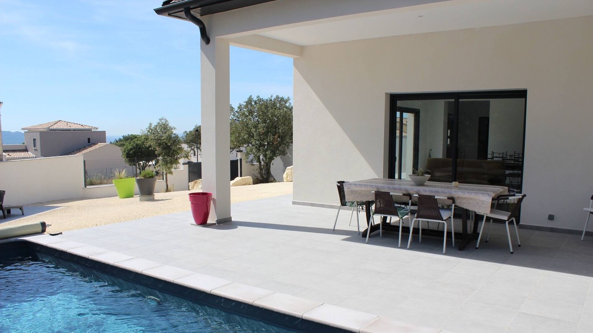 La Garde-Adhemar House | Modern design house with pool in Drome Provençale