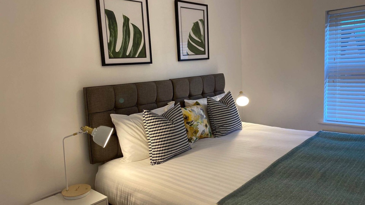 Thatto Heath House | Modern, detached 2 bedroom property. Free parking.