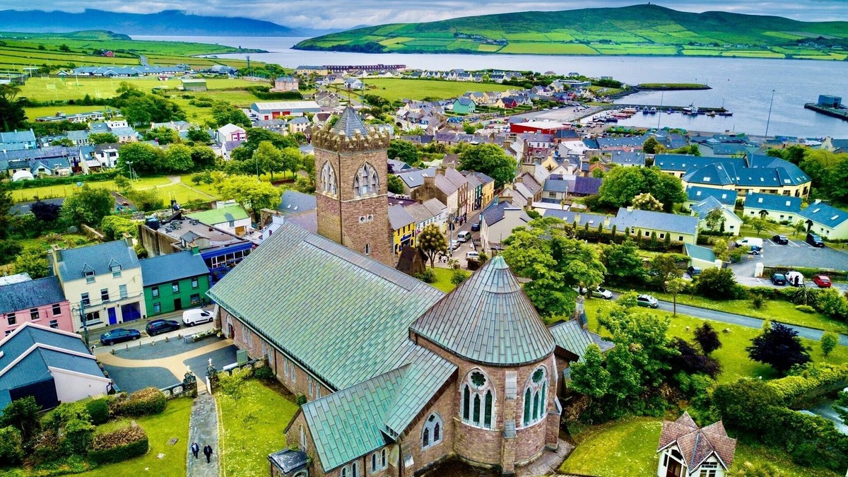 Dingle House | Modern Dingle House 1 mile outside the town in a private location