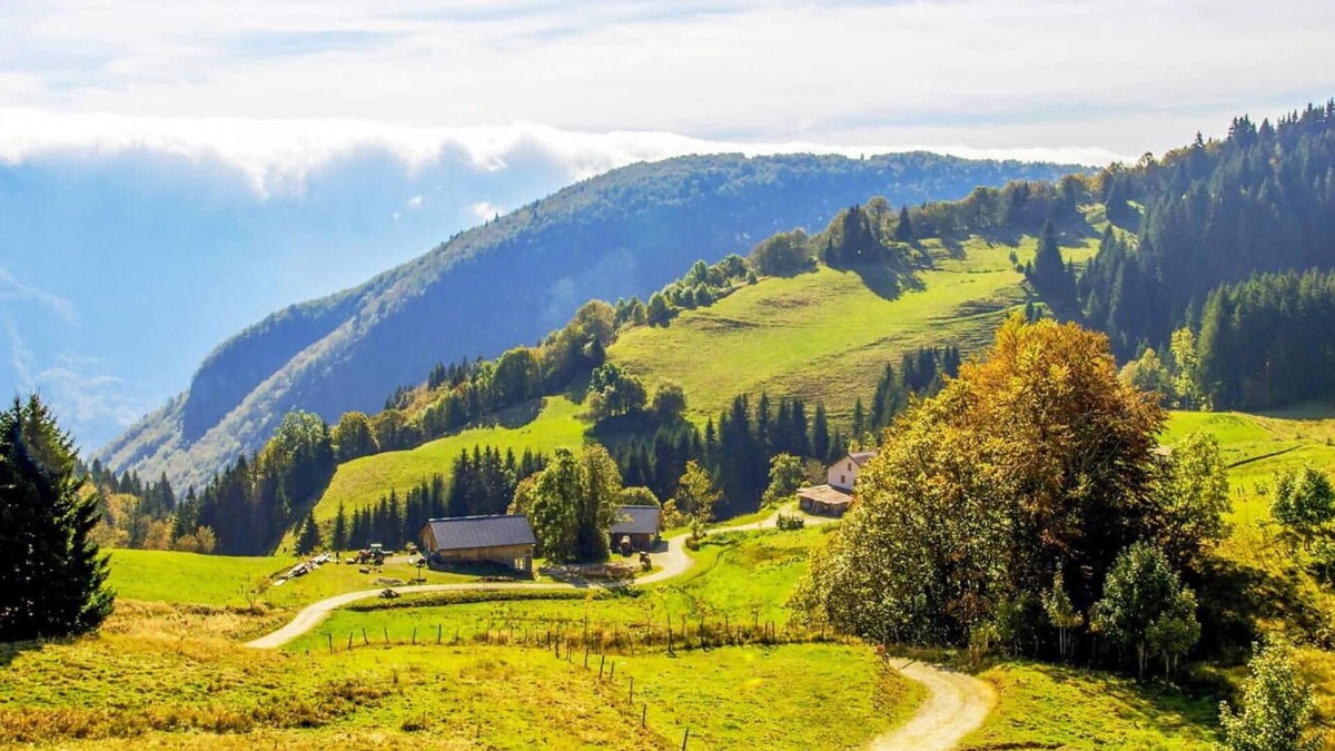 Divonne-les-Bains Hotel | Modern Divonne-les-Bains stay | Explore extreme sports & wonder in nature