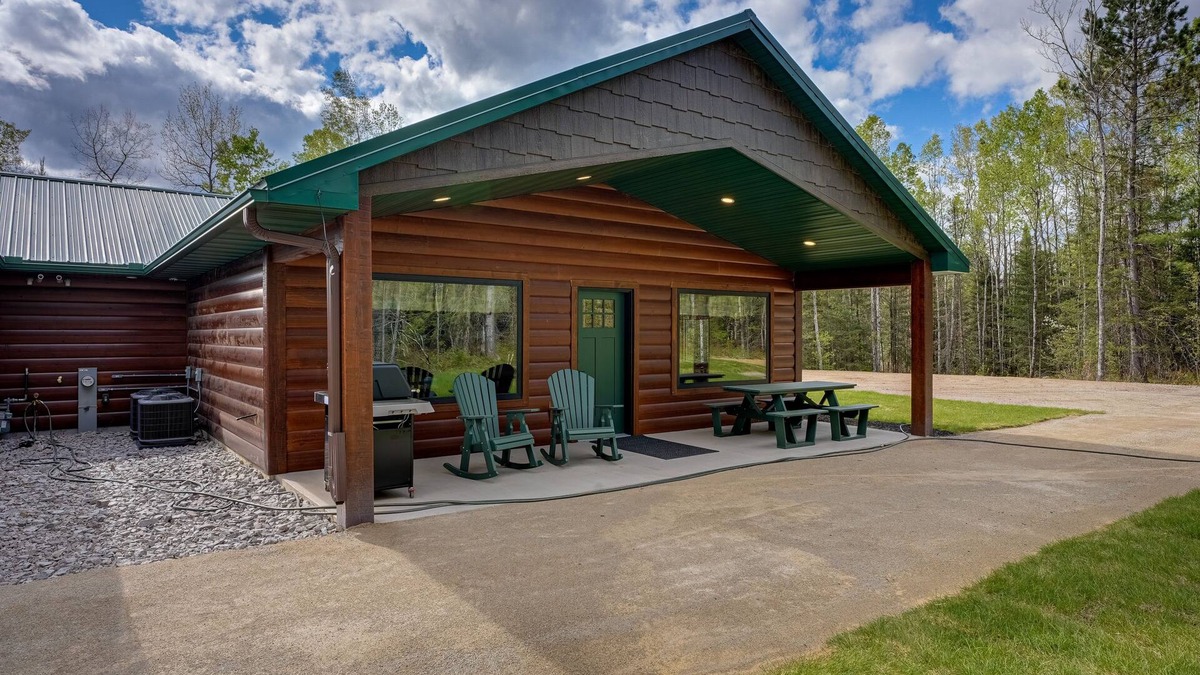 Conover Cabin | Modern dog-friendly cabin with hot tub, gas fireplace, patio, grill, & washer/dr