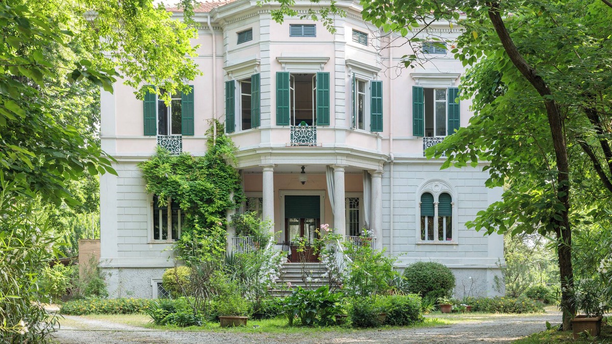 Parma Bed & Breakfast | Modern" double room with bathroom in a late 19th century villa
