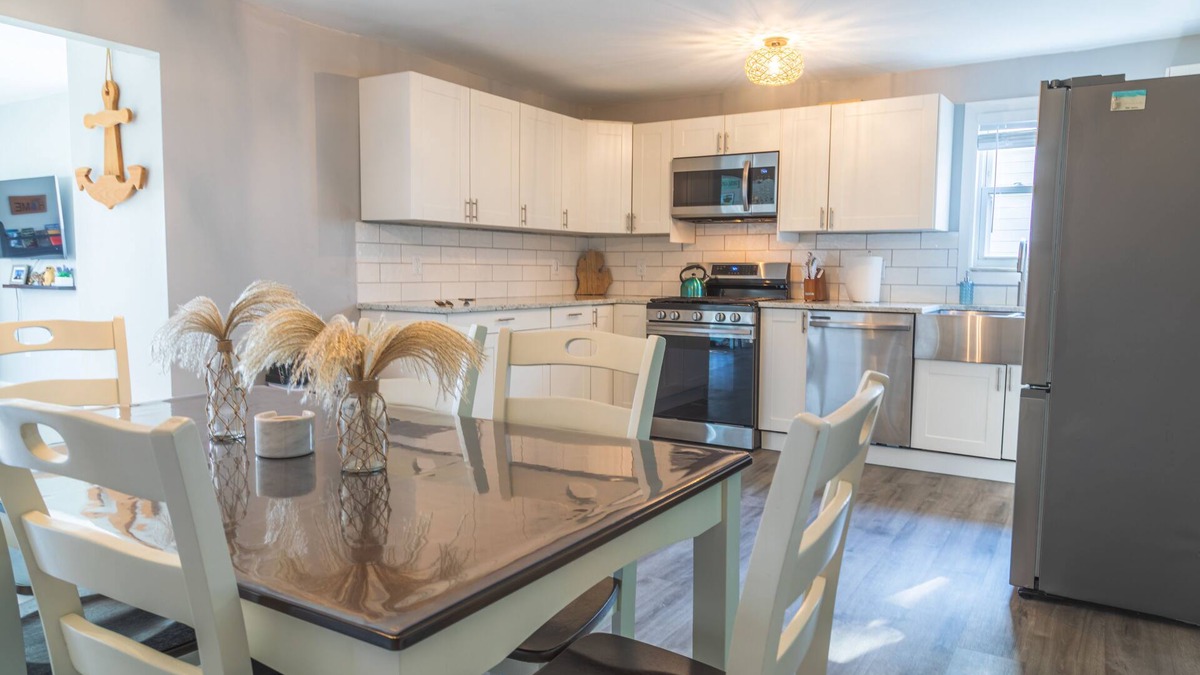 Port Austin House | Modern Downtown Gem ~ Close to Beach ~ Yard ~ Pkg!