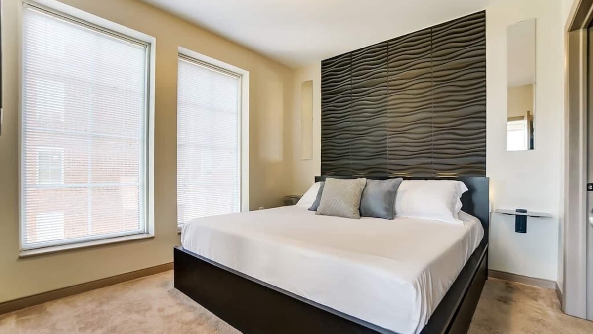 Scioto Mile Apartment | Modern Downtown Luxury Apartment w/View