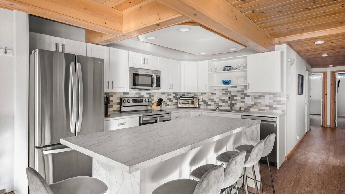 Aspen Condo | Modern Downtown Mountainside 3BR 2BA Apartment w/Parking in Aspen Sleeps 8 GREAT