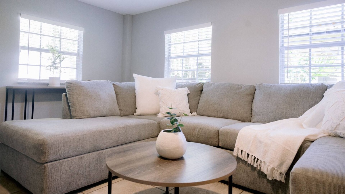 Conway House | Modern Downtown Oasis - Orlando 4 bedroom with FREE parking