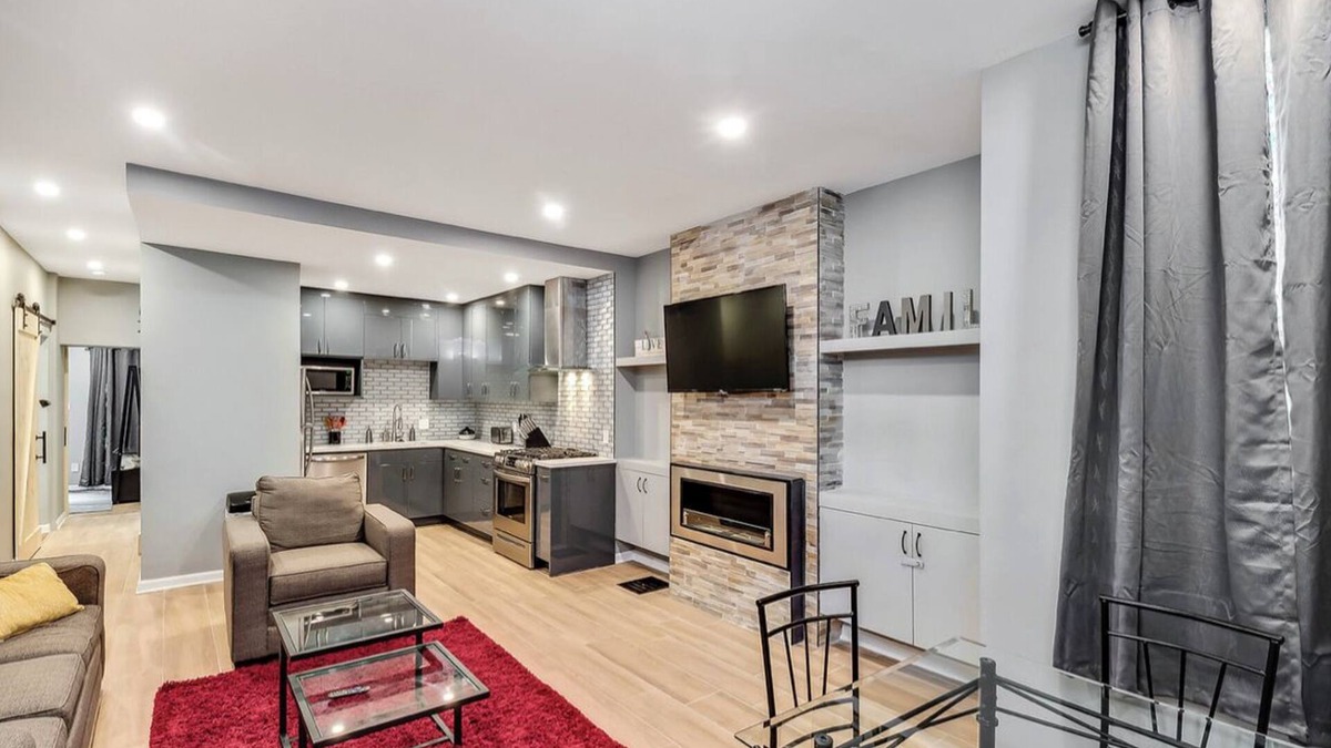 Powelton Village House | Modern Downtown Retreat 5BR-5Baths