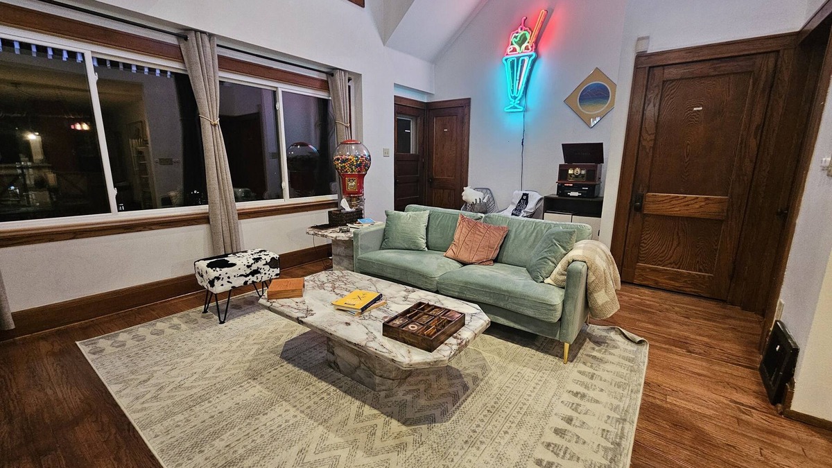 Shorewood House | Modern Downtown Shorewood Duplex