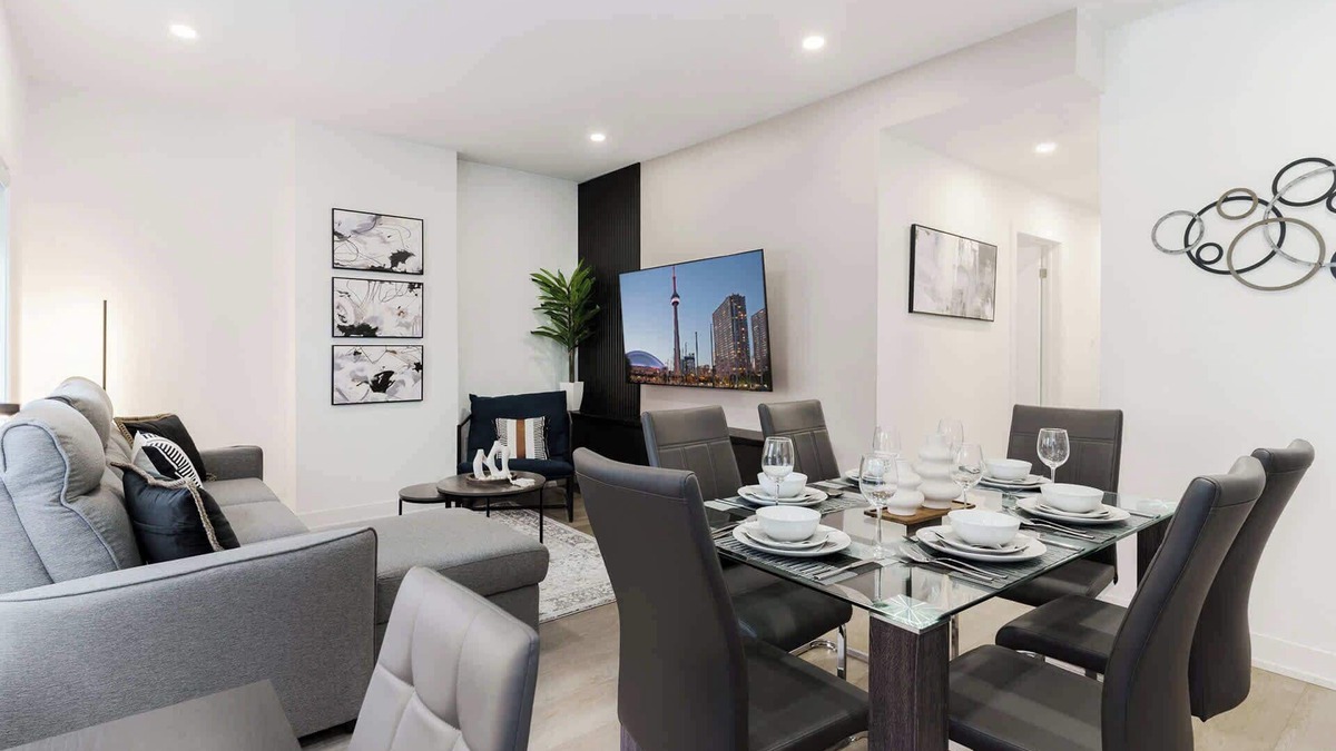 Grange Park Hotel | Modern Downtown Suite—2 min to Transit, Sleeps 8