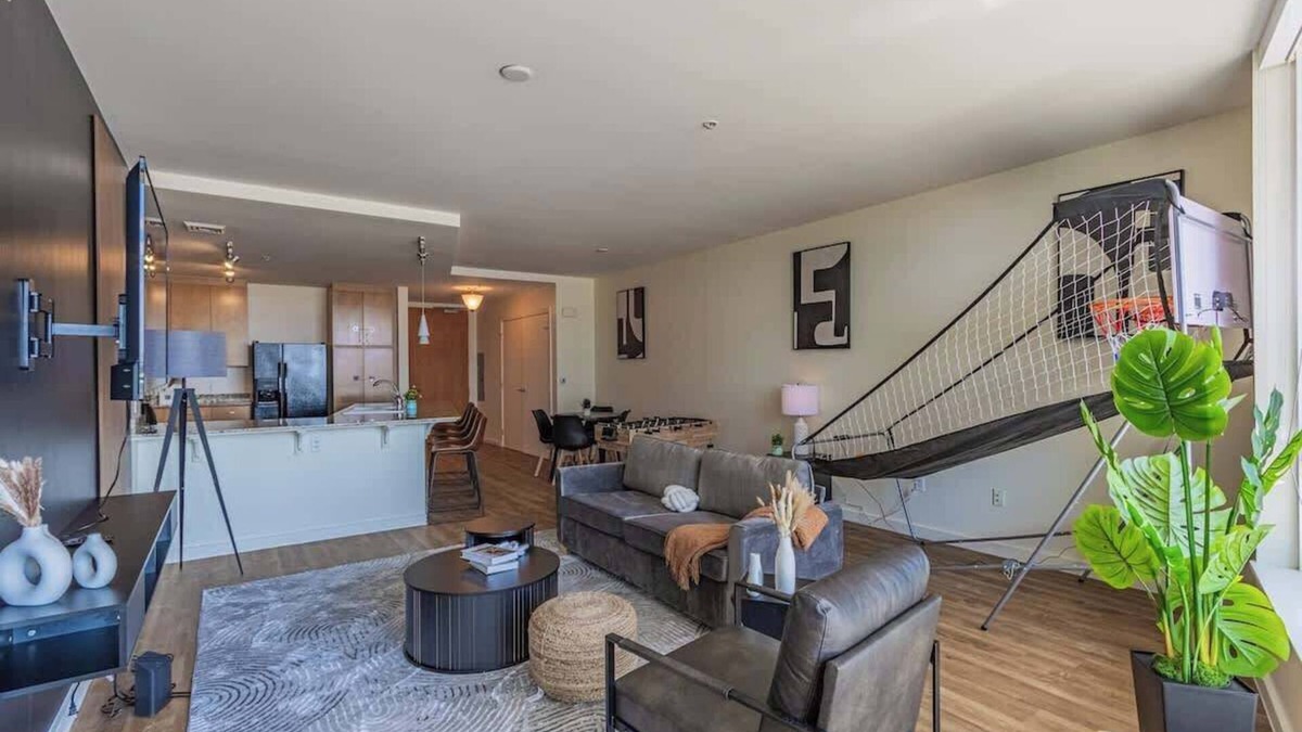 Downtown Phoenix Apartment | Modern DT PHX | High-Rise Views & Amenities