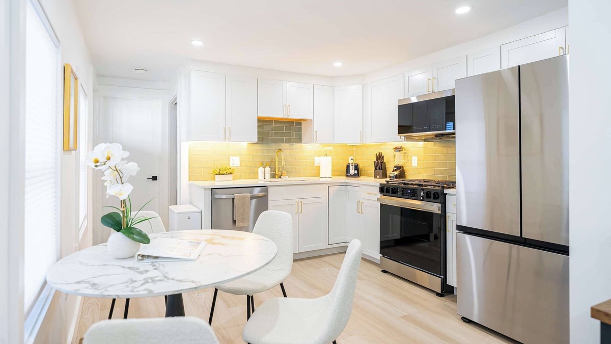 Eagle Hill Apartment | Modern East Boston 2 Bed 2 Bath
