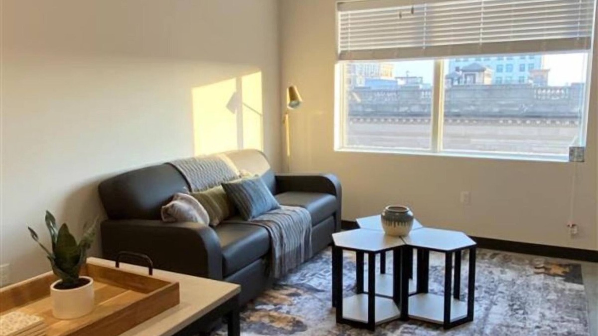 Downtown Lincoln Condo | Modern Elegance: 3BR Condo in Lincoln