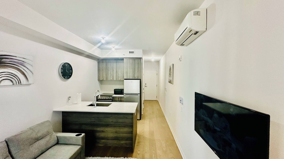 Griffintown House | Modern Elegance Awaits: Luxurious Condo for Rent in the Heart of Montreal.