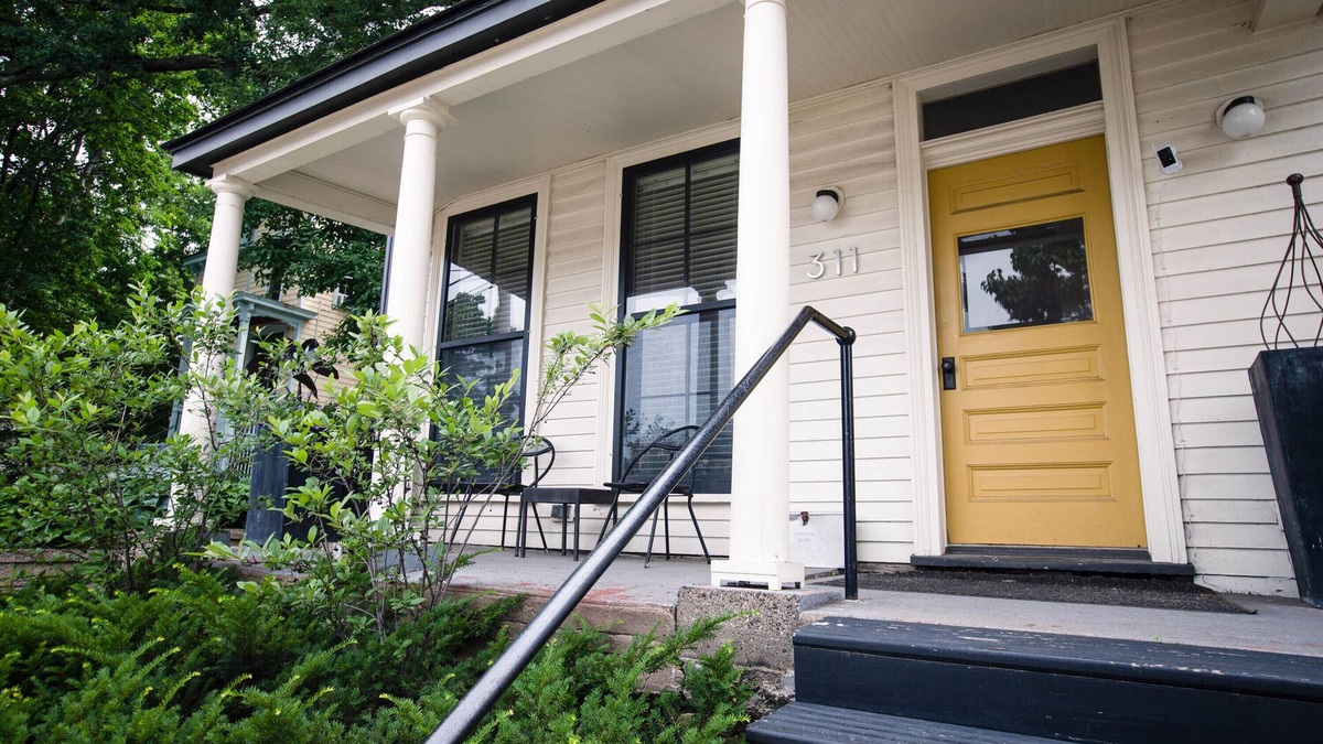 West Seventh House | Modern Elegance & Historic Charm W7th/DT STP South Unit