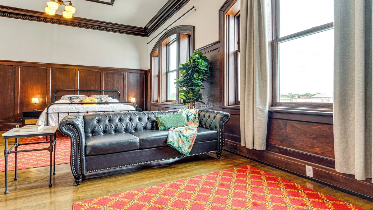 Crawfordsville Apartment | Modern Elegance: Timeless Crawfordsville Studio!