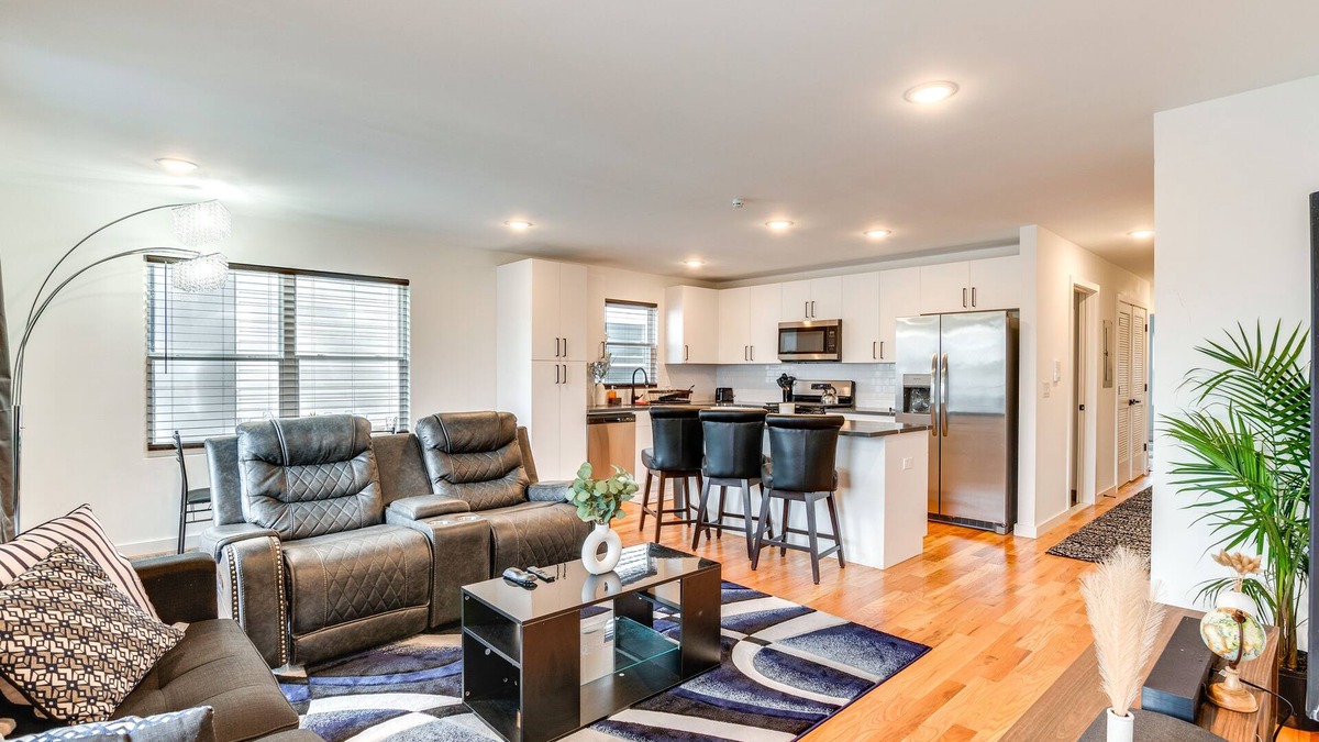 Elizabeth Apartment | Modern Elizabeth Apartment ~ 1 Mi to Train Station