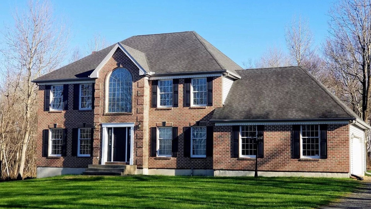 Effort House | Modern Estate★Private Pool!★7 Bed/3 Bath★Hot Tub★Movie Theater!★Game room★PETS!