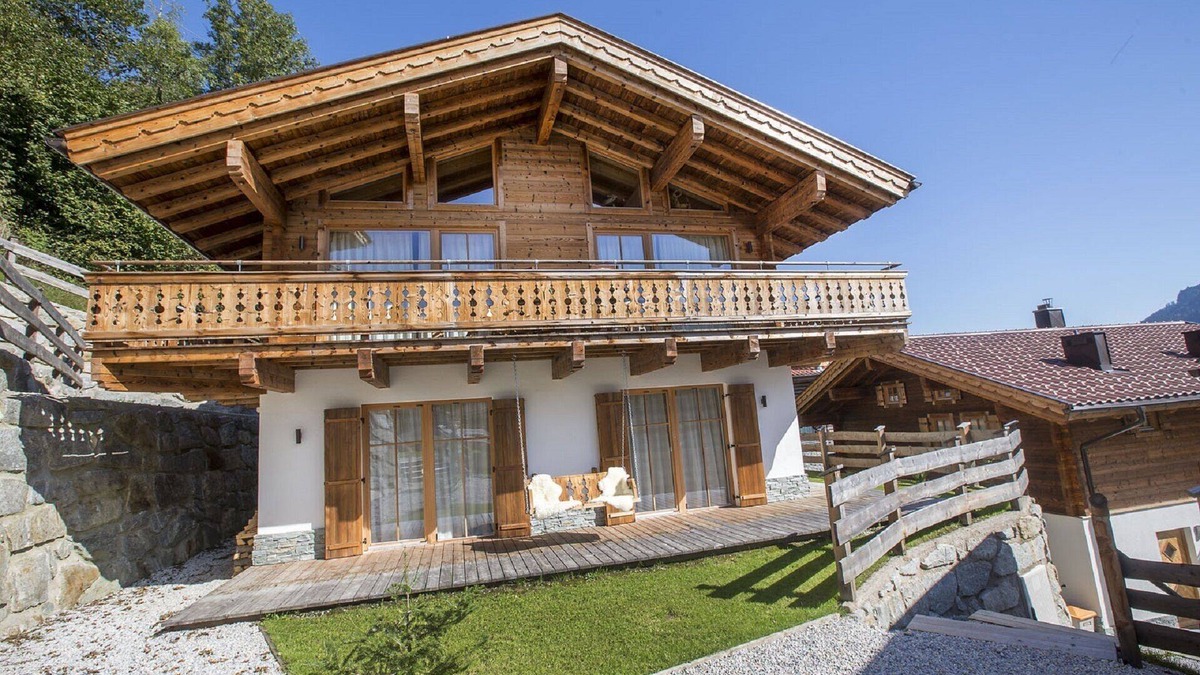 Bramberg am Wildkogel Ski Chalet | Modern Family Chalet, Pet Friendly, Sauna, Mountain Views