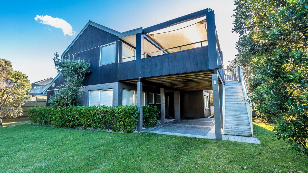 Pauanui House | Modern family beach house