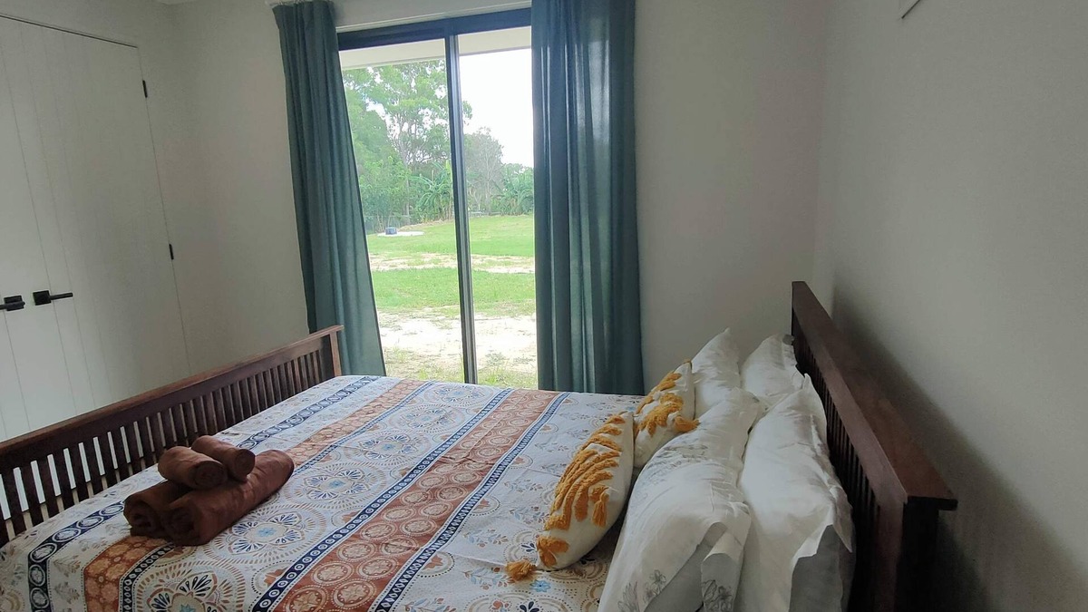 Forestdale House | Modern Family Friendly Acreage Guest house