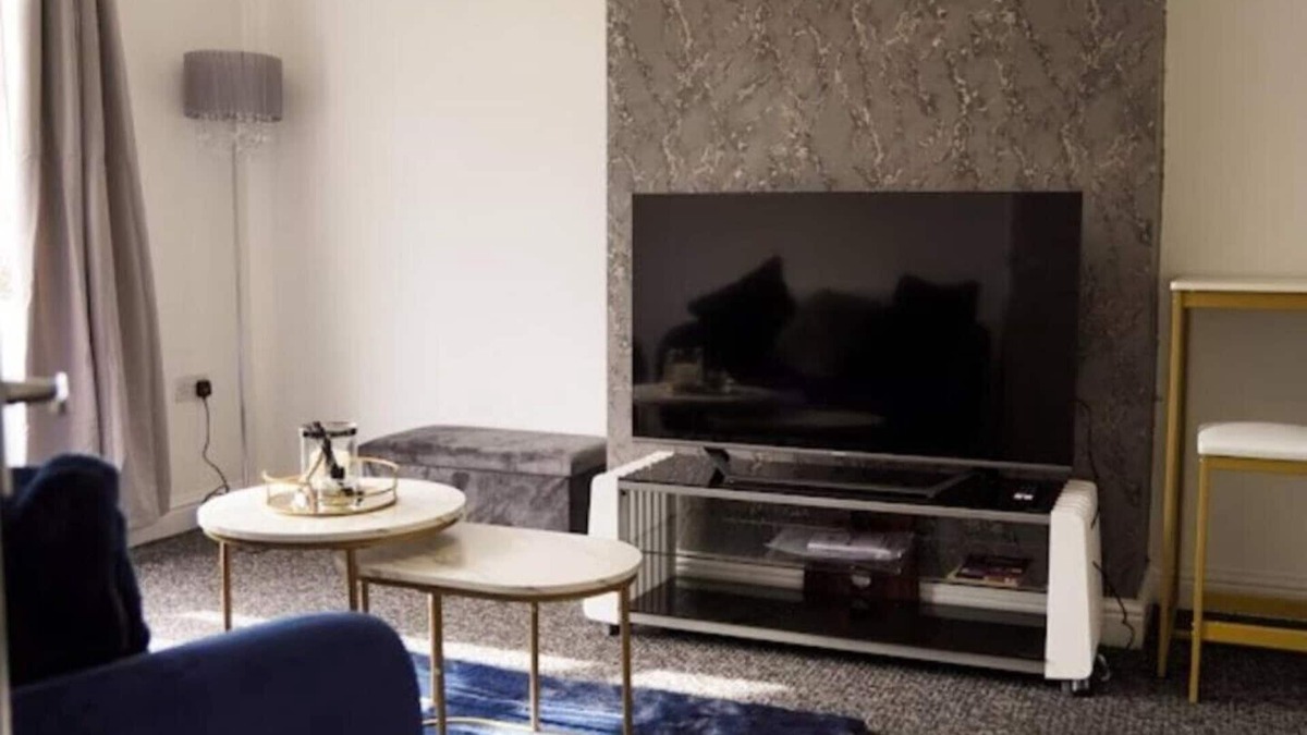 Speke House | Modern family home in Speke (5 minutes away from Liverpool John Lennon Airport)