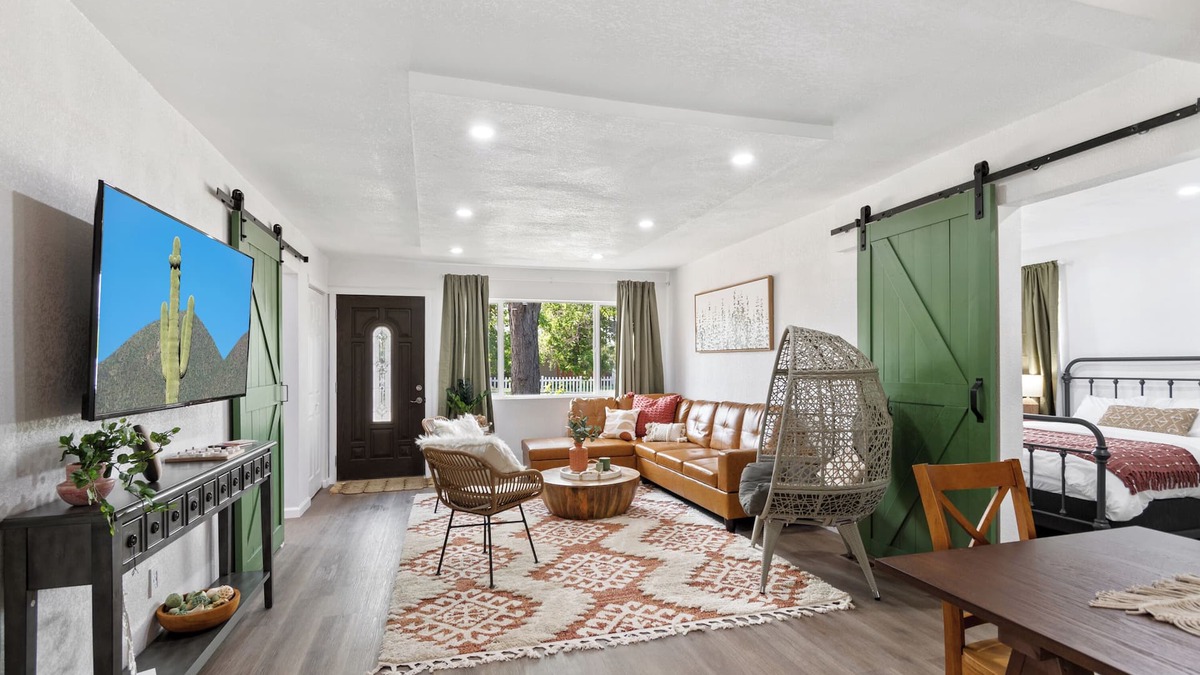 Berkley House | Modern Family Home | Rooftop Patio | Game Room