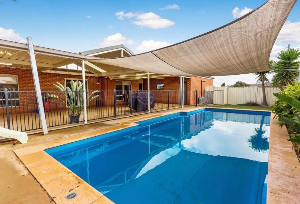 Carisbrook House | Modern family home with pool