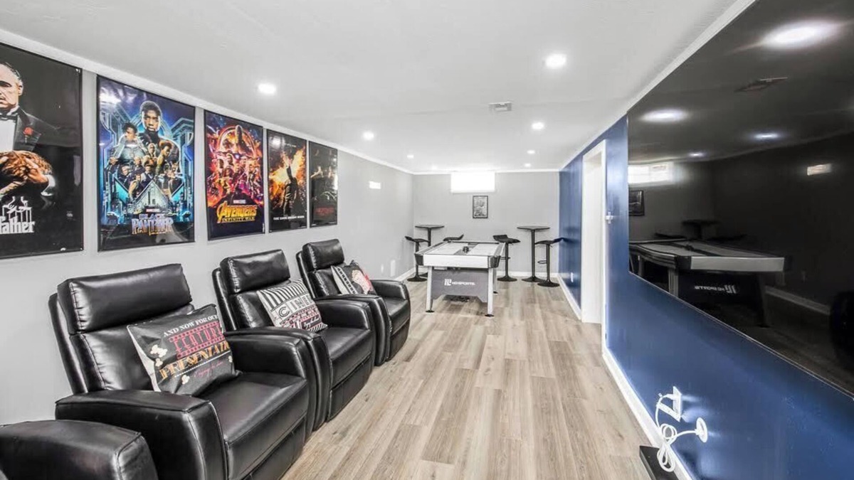Maple Heights House | MODERN FAMILY & PET FRIENDLY 3BR/2BA ENTERTAINMENT HOME