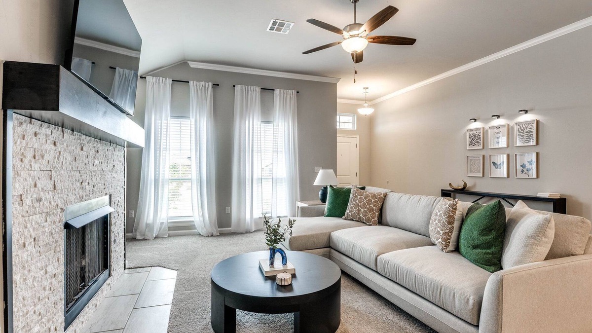 Midwest City House | Modern Family Retreat in Midwest City