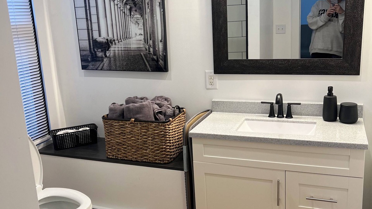 Gladstone House | Modern Family Retreat, 3 Blocks from Beach
