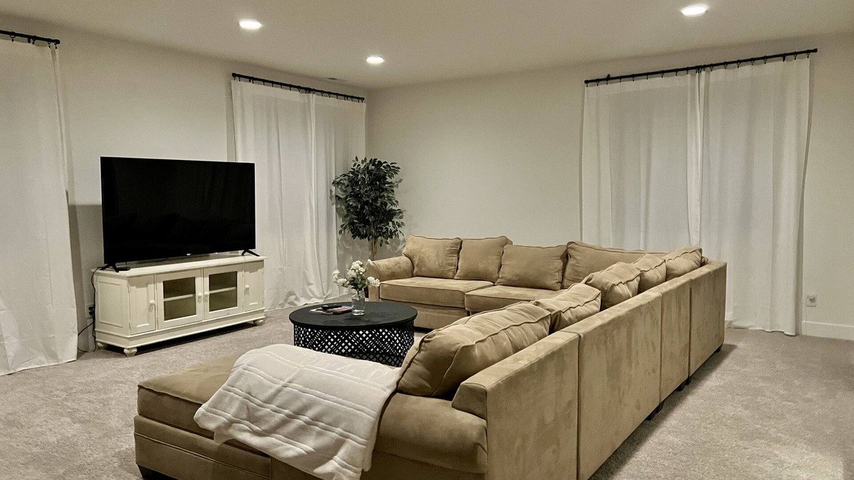 Elbert House | Modern farm 2b 2b Walkout Basement Apartment - Falcon , CO