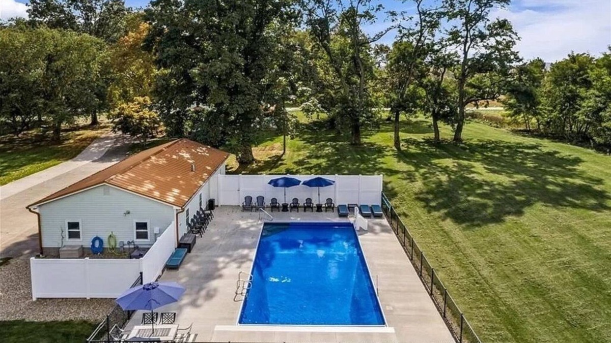 Norton Other | Modern Farm House and Barn- 5 ac and Pool/Hot Tub- 24 people- 599 a night!
