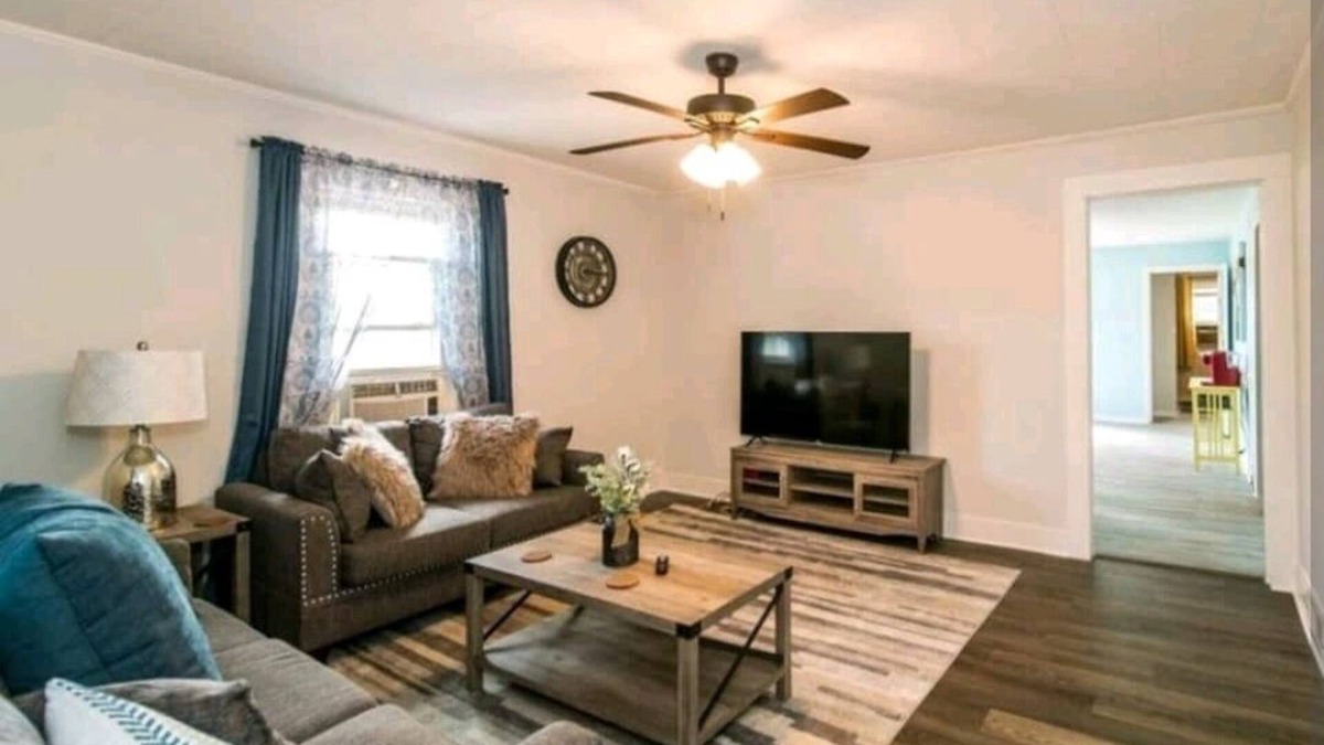 Kernersville House | Modern Farmhouse, 1 Mile-Downtown, Self Check-In