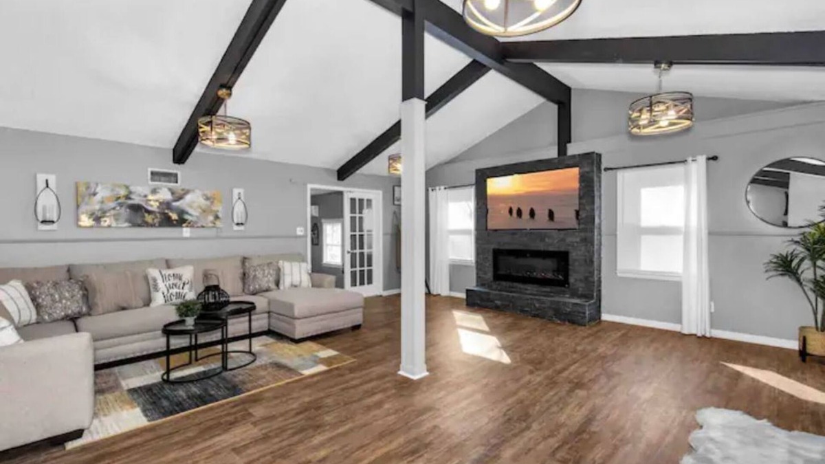 Mobile House | Modern Farmhouse 4 Bedroom Home Away From Home